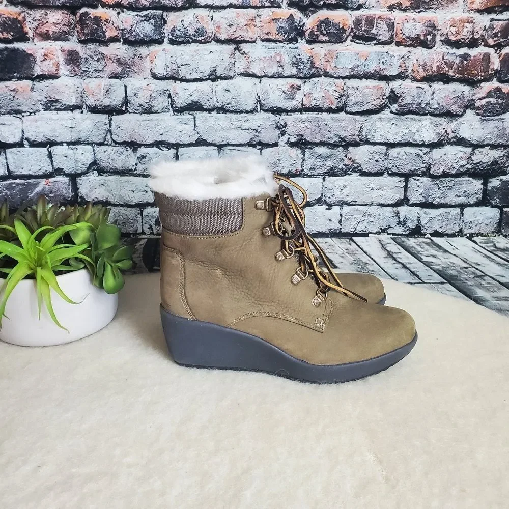 Sperry Tan Lace-Up Fur Collar Ankle Booties